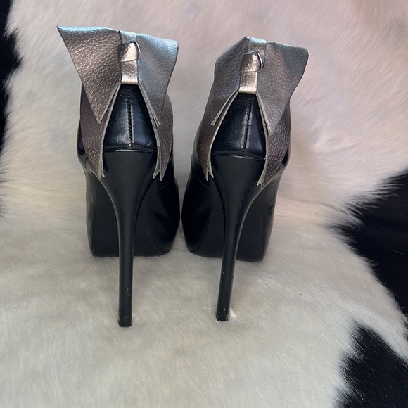ELLE bow on back of the black faux leather platform heels Size 7 M stilettos. - Picture 3 of 16